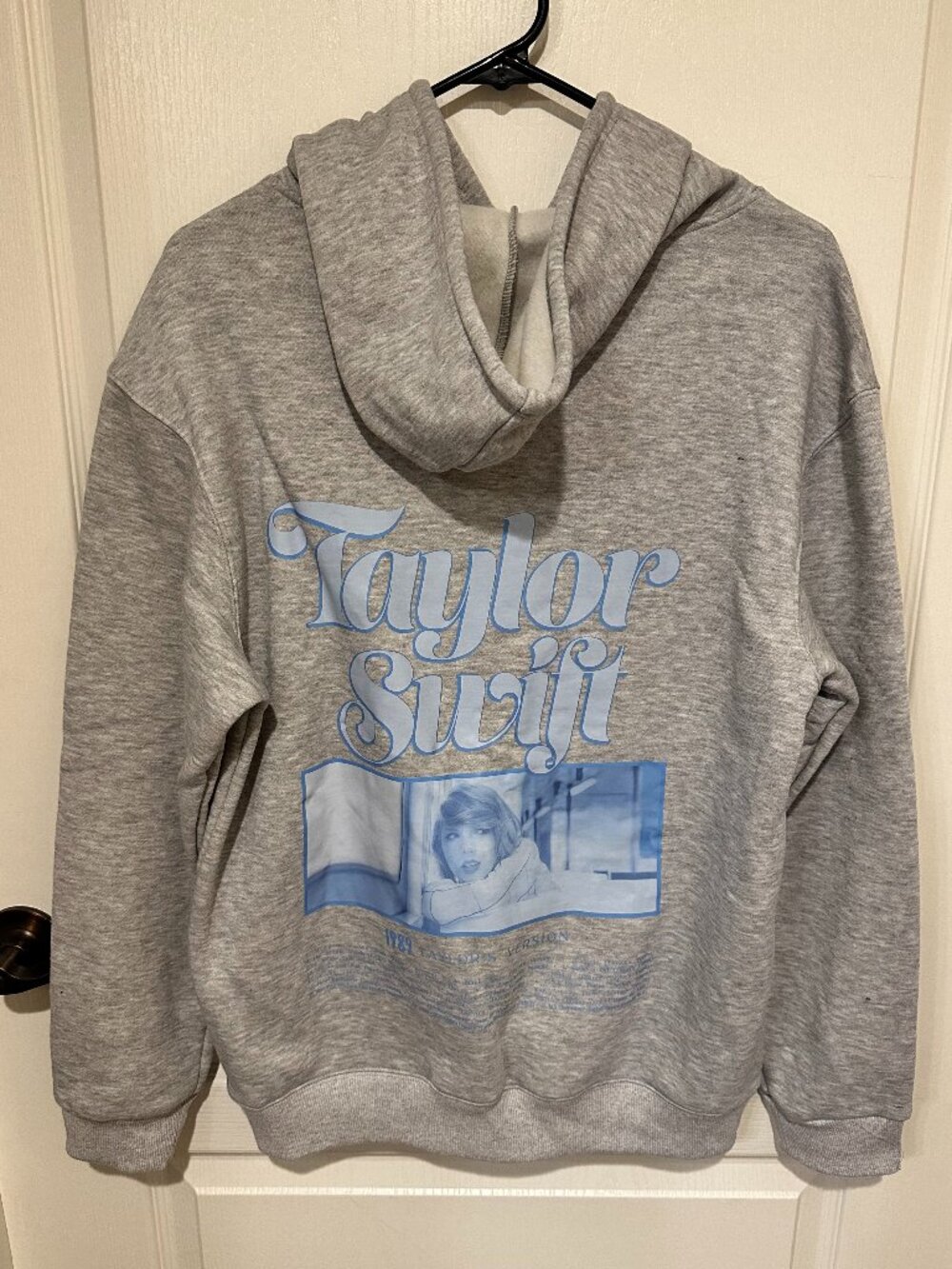 1989 (Taylor's Version) Hoodie Sweatshirt - Size M
